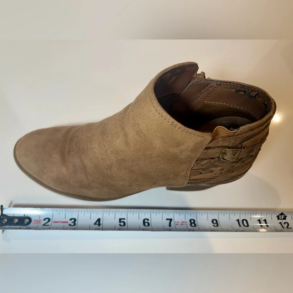 Fergalicious BRAWN Brown Tan Booties Heel Size 7 Zip Up - Picture 6 of 10